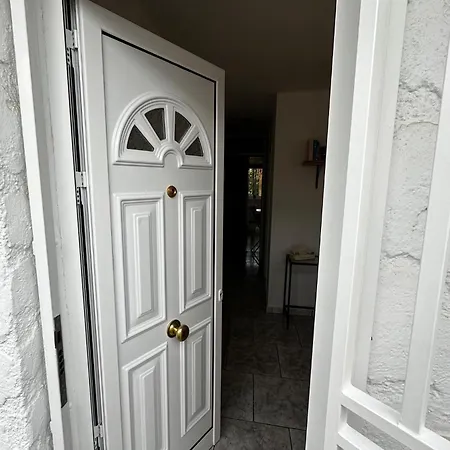 Hand Made דירה ארונה