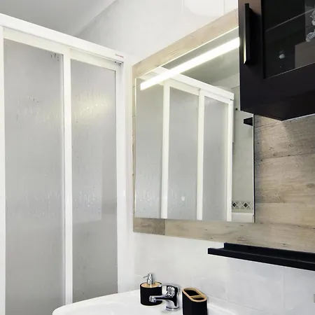 Hand Made * ארונה